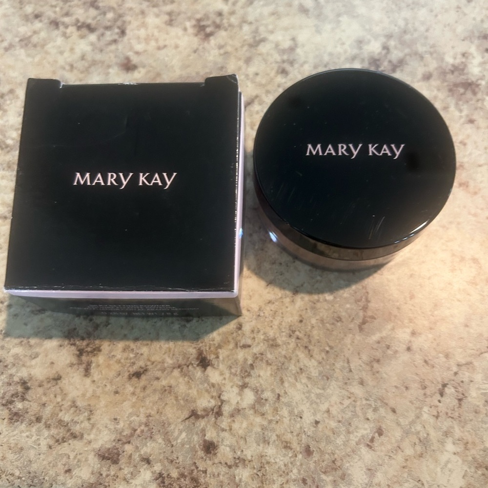Mary Kay Elegant Black Setting Powder